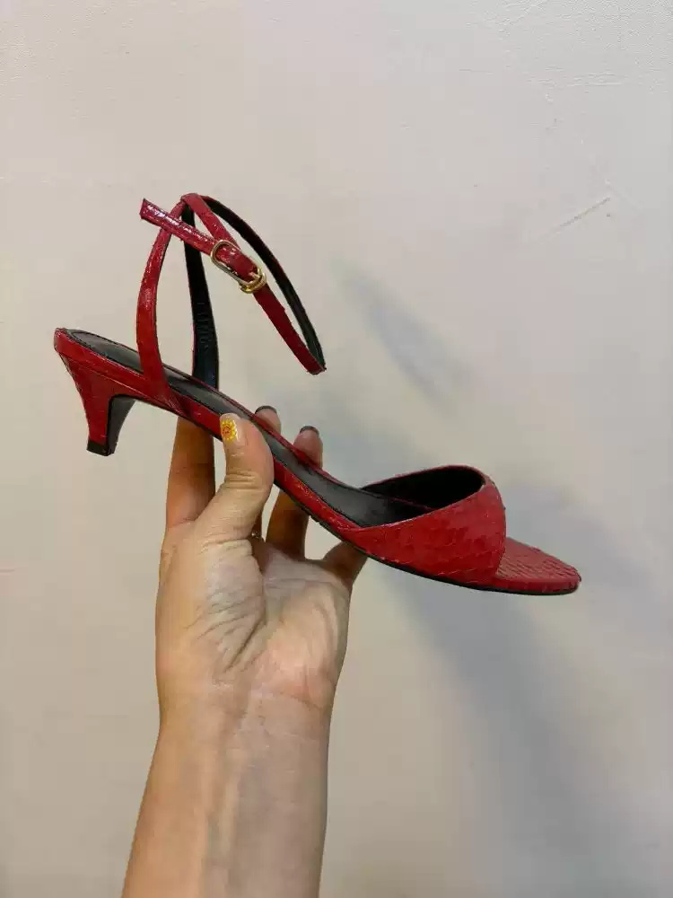 여성용 레드 에나멜 가죽 오픈토 키튼힐 샌들, 조절 가 - Women'S Shoes Crocs 리뷰 및 가격